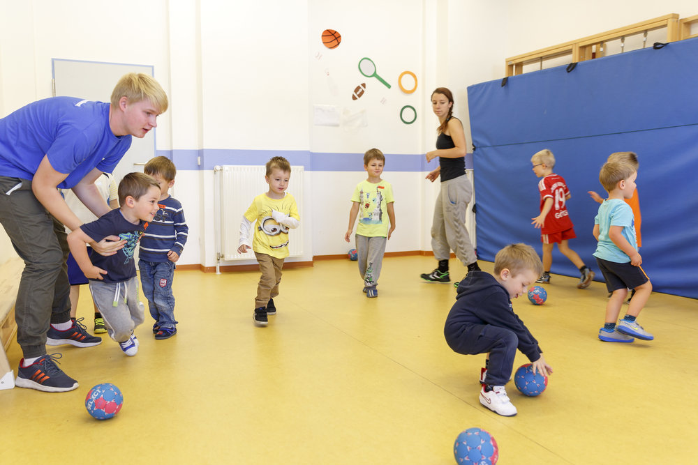 Kleinkinder Ballspiel Trainer
